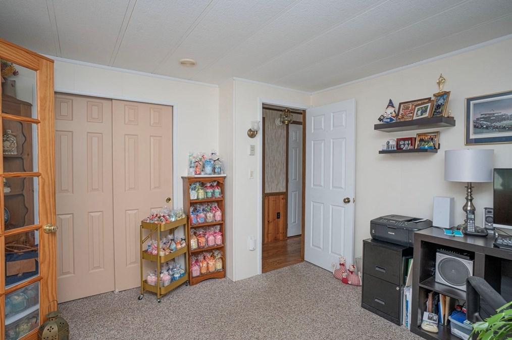 1 Minute Man Rd, Taunton MA 02780-1171 exterior