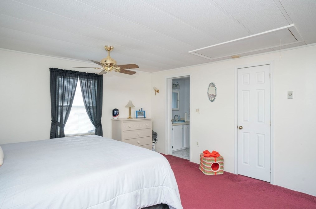 1 Minute Man Rd, Taunton MA 02780-1171 exterior