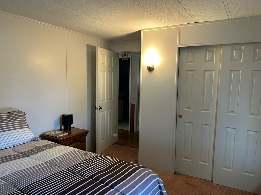 1 Minute Man Rd, Taunton MA 02780-1171 exterior