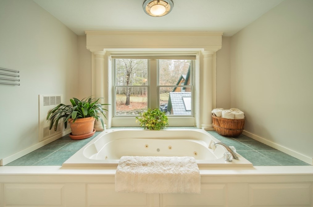 11 Cross Rd, Ashburnham MA 01430-1042 exterior