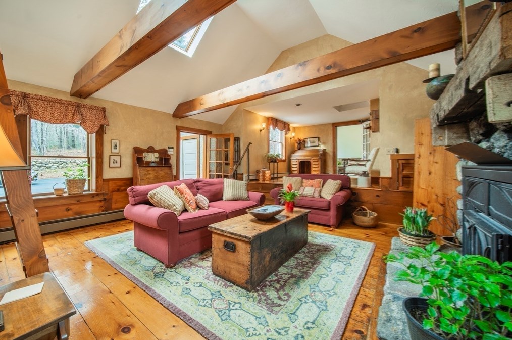 11 Cross Rd, Ashburnham MA 01430-1042 exterior