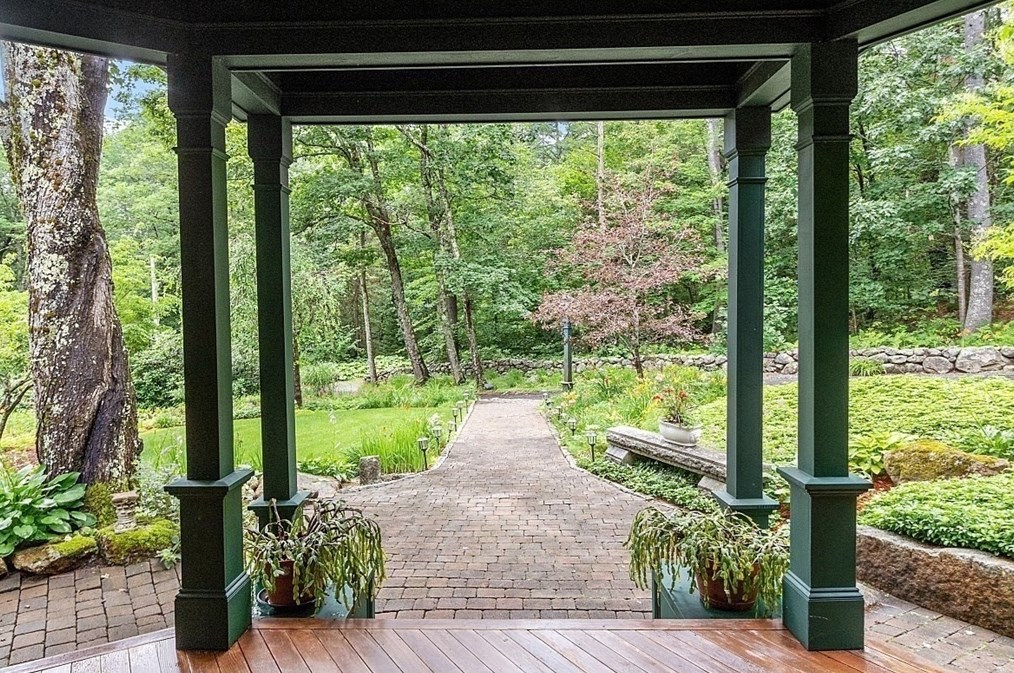 11 Cross Rd, Ashburnham MA 01430-1042 exterior