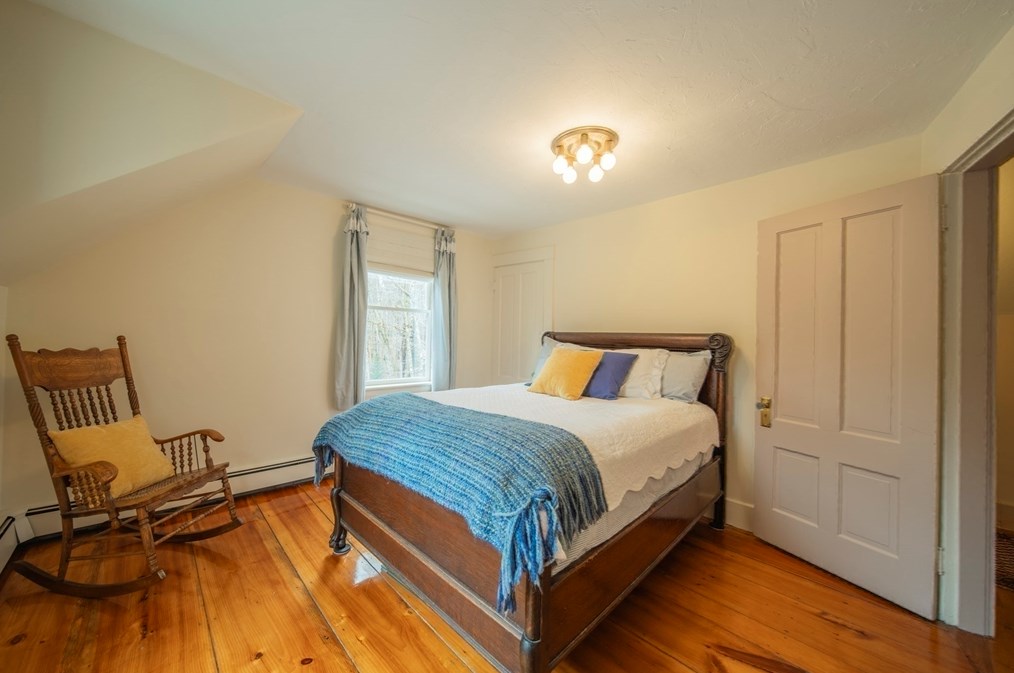 11 Cross Rd, Ashburnham MA 01430-1042 exterior