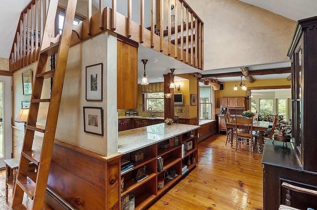 11 Cross Rd, Ashburnham MA 01430-1042 exterior