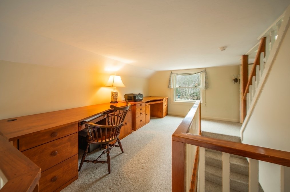 11 Cross Rd, Ashburnham MA 01430-1042 exterior