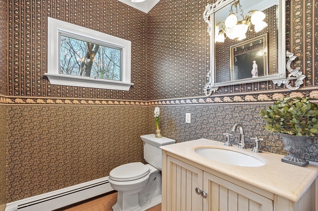 56 Louise Rd, Braintree MA 02184-5902 exterior