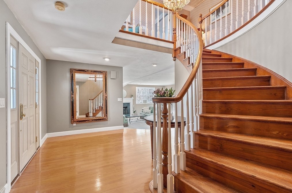 56 Louise Rd, Braintree MA 02184-5902 exterior