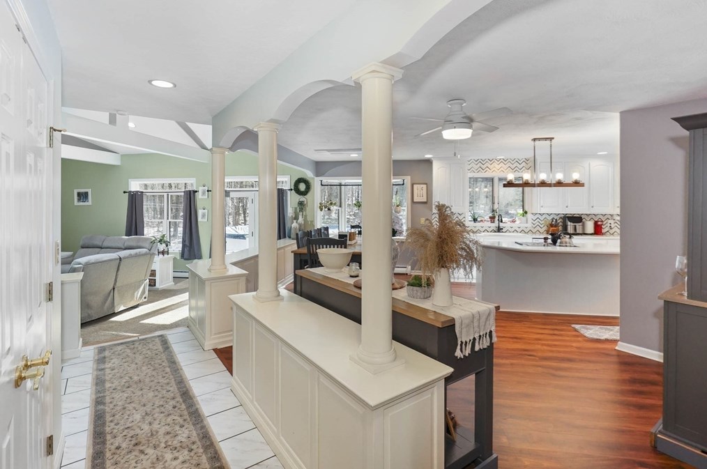 18 Hall Rd, Sturbridge MA 01566-1515 exterior