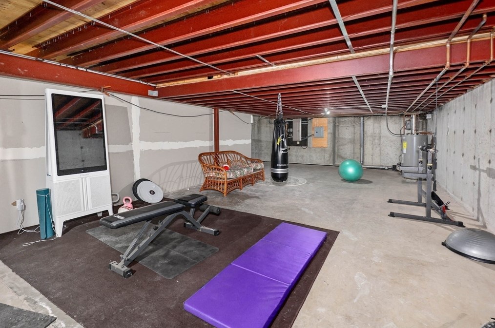 18 Hall Rd, Sturbridge MA 01566-1515 exterior