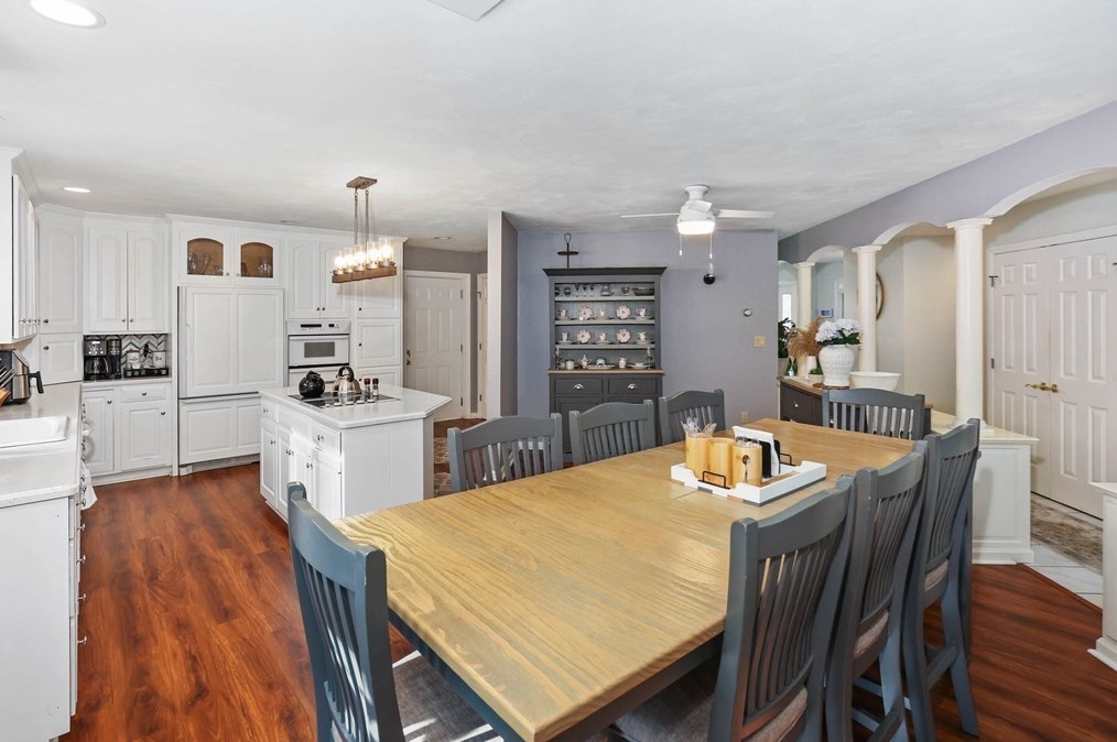 18 Hall Rd, Sturbridge MA 01566-1515 exterior