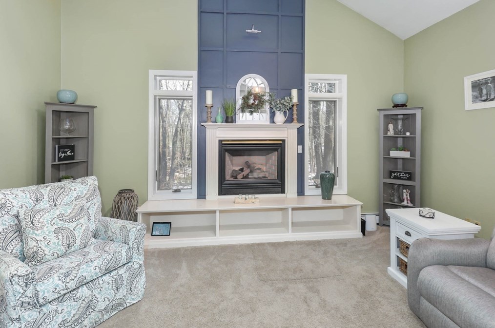 18 Hall Rd, Sturbridge MA 01566-1515 exterior