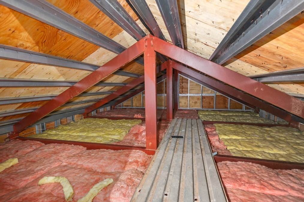 18 Hall Rd, Sturbridge MA 01566-1515 exterior