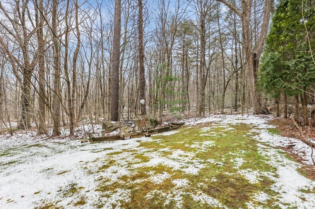 18 Hall Rd, Sturbridge MA 01566-1515 exterior