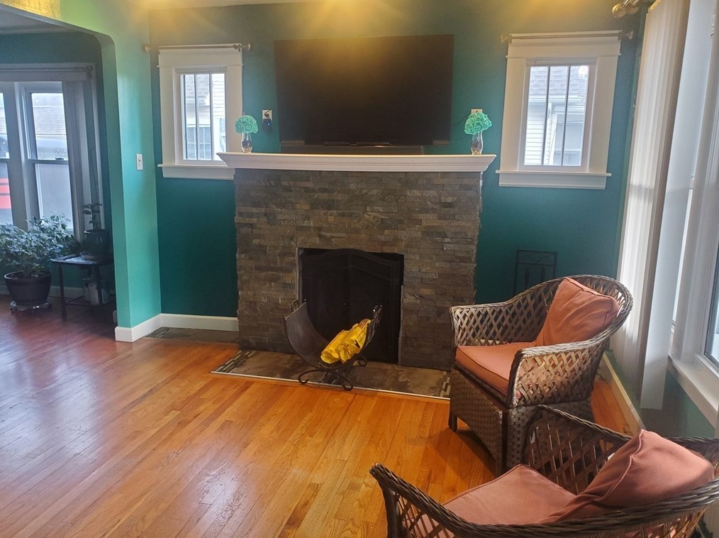 147 Denver St, Springfield MA 01109-1820 exterior