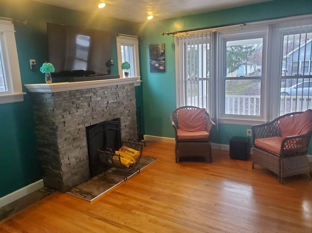 147 Denver St, Springfield MA 01109-1820 exterior