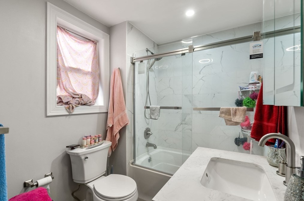 15 1 St, Brockton MA 02301-6124 exterior