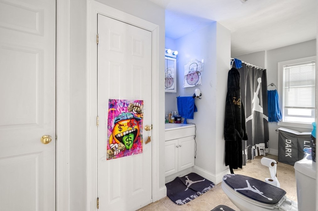 15 1 St, Brockton MA 02301-6124 exterior