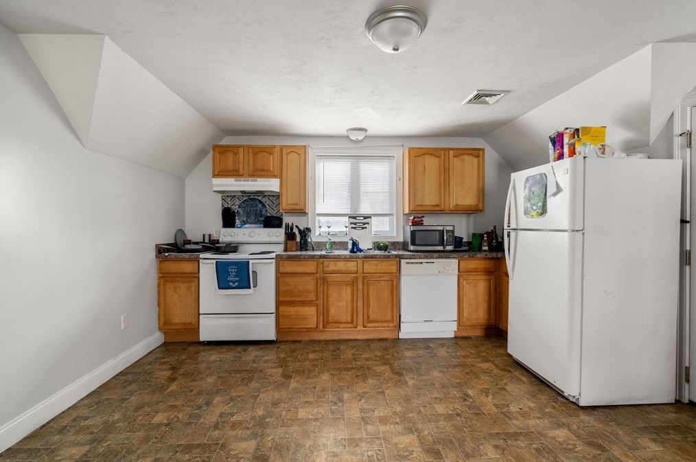 15 1 St, Brockton MA 02301-6124 exterior