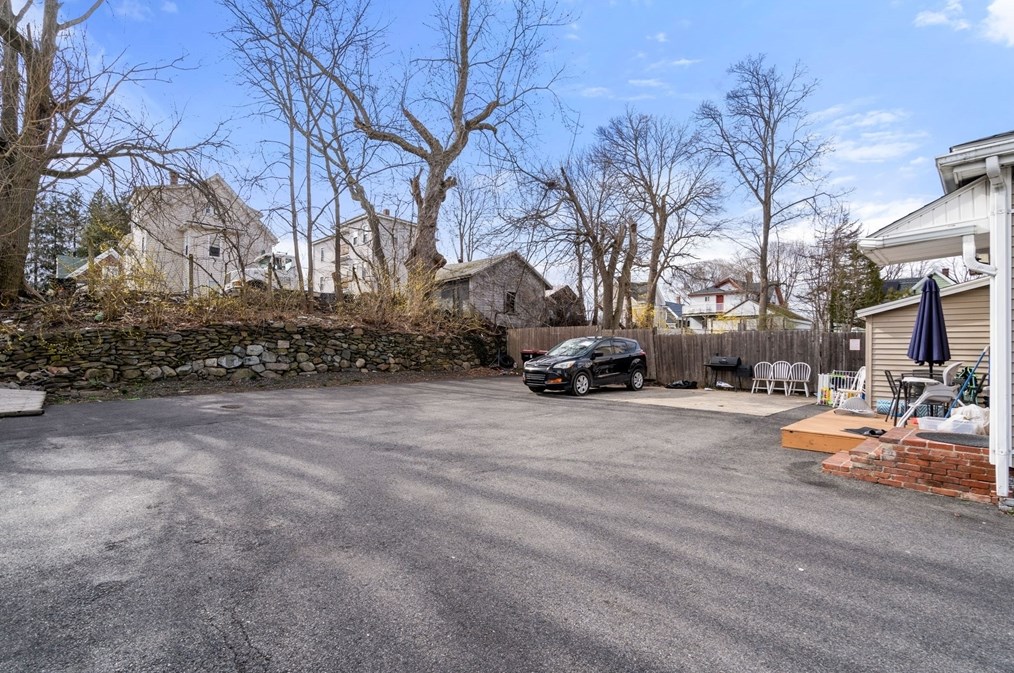 15 1 St, Brockton MA 02301-6124 exterior