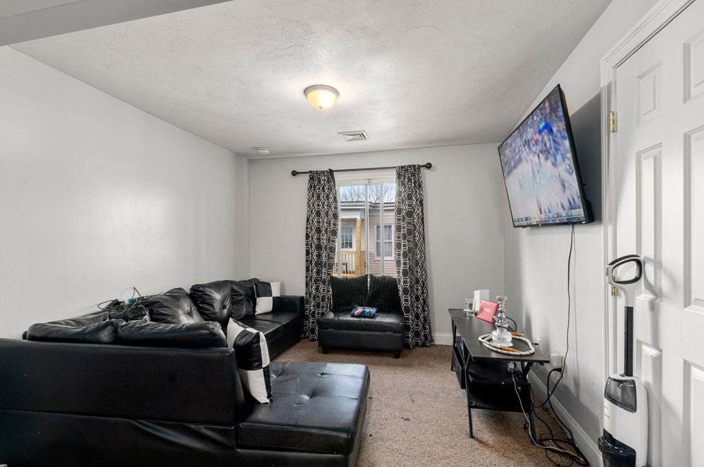 15 1 St, Brockton MA 02301-6124 exterior