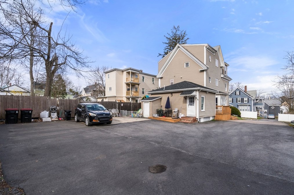 15 1 St, Brockton MA 02301-6124 exterior