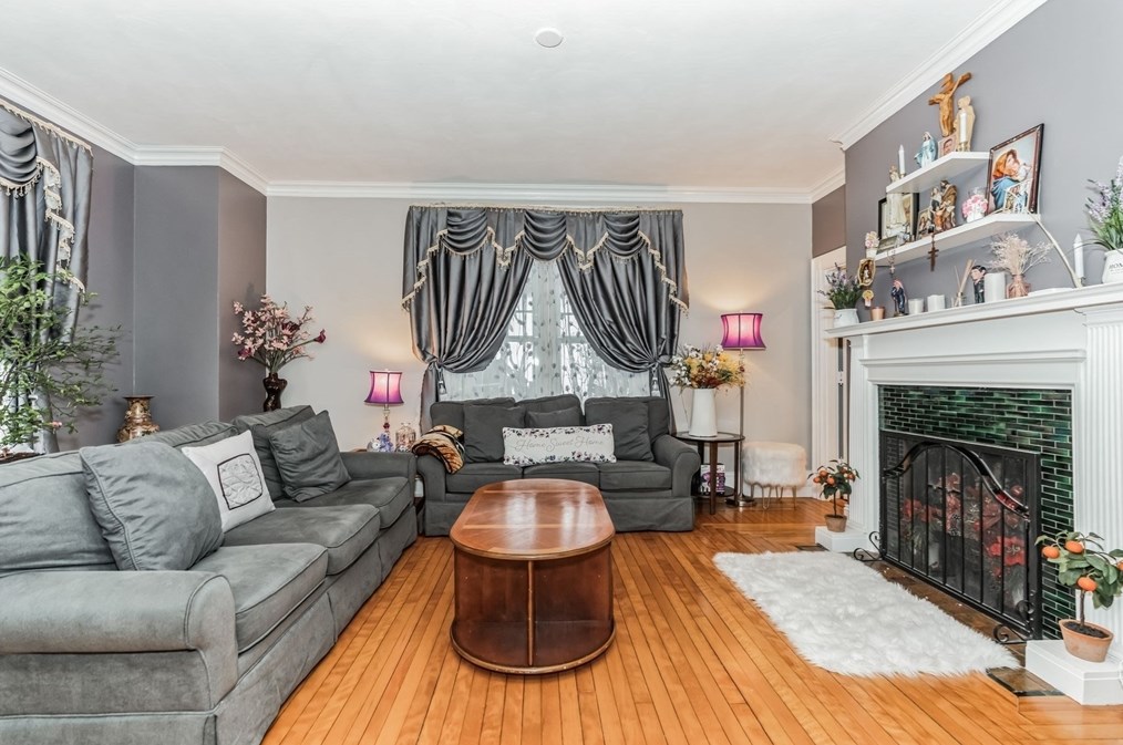 35 Somerset St, Worcester MA  01609-2110 exterior