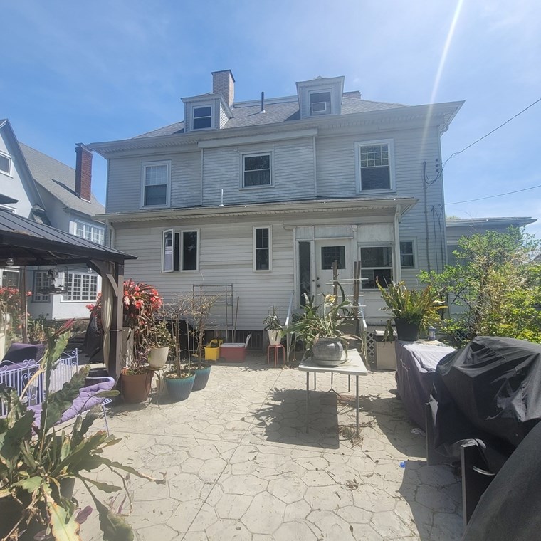 35 Somerset St, Worcester MA  01609-2110 exterior