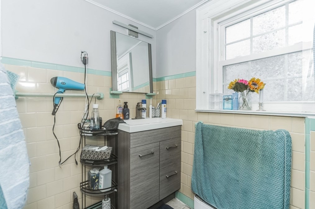 35 Somerset St, Worcester MA  01609-2110 exterior