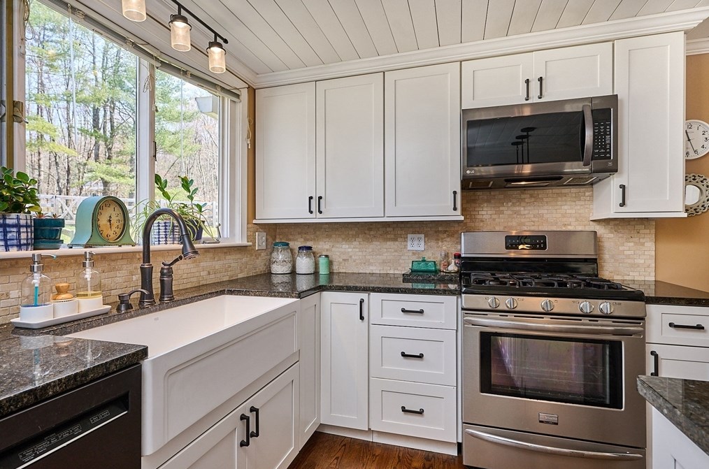 123 Russellville Rd, Southampton MA  01073-9508 exterior