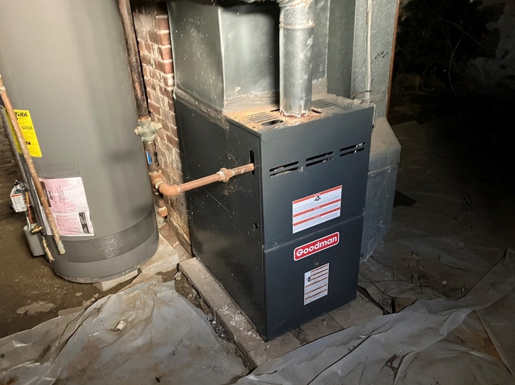 21 Whitcomb St, Webster MA  01570-2429 exterior