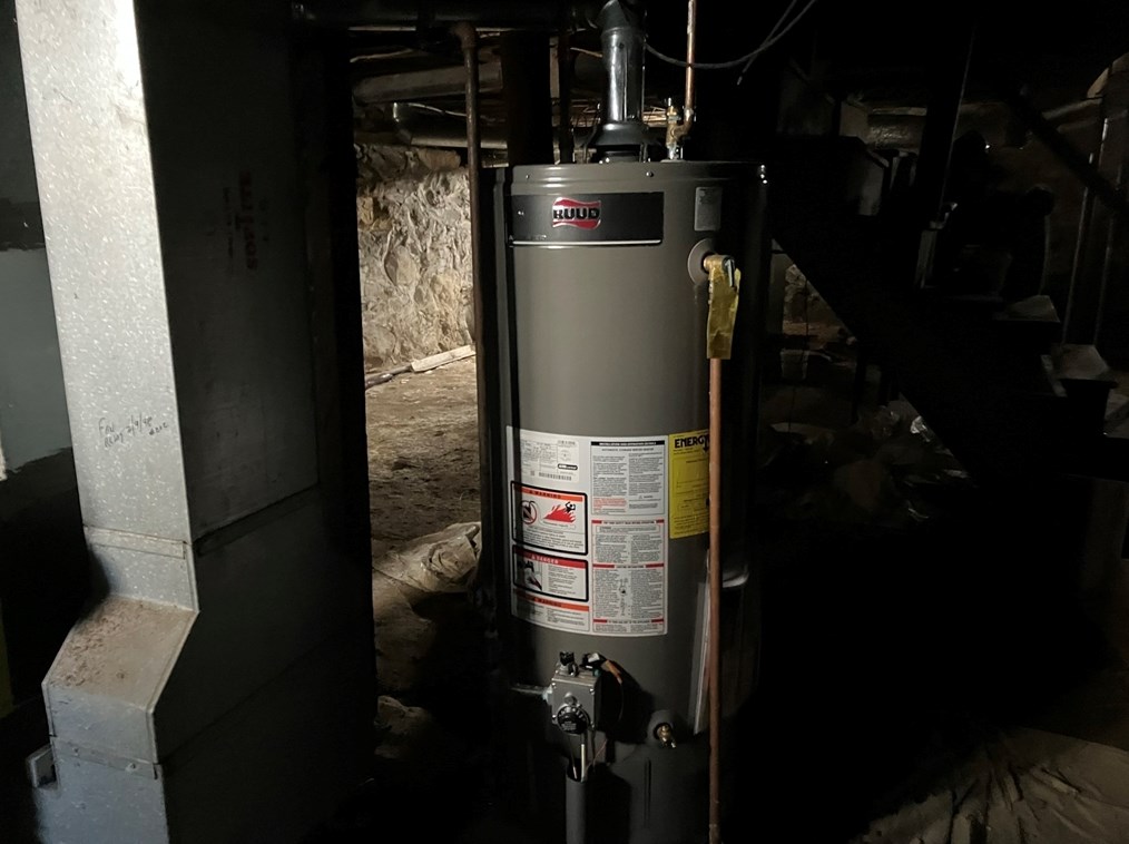 21 Whitcomb St, Webster MA  01570-2429 exterior