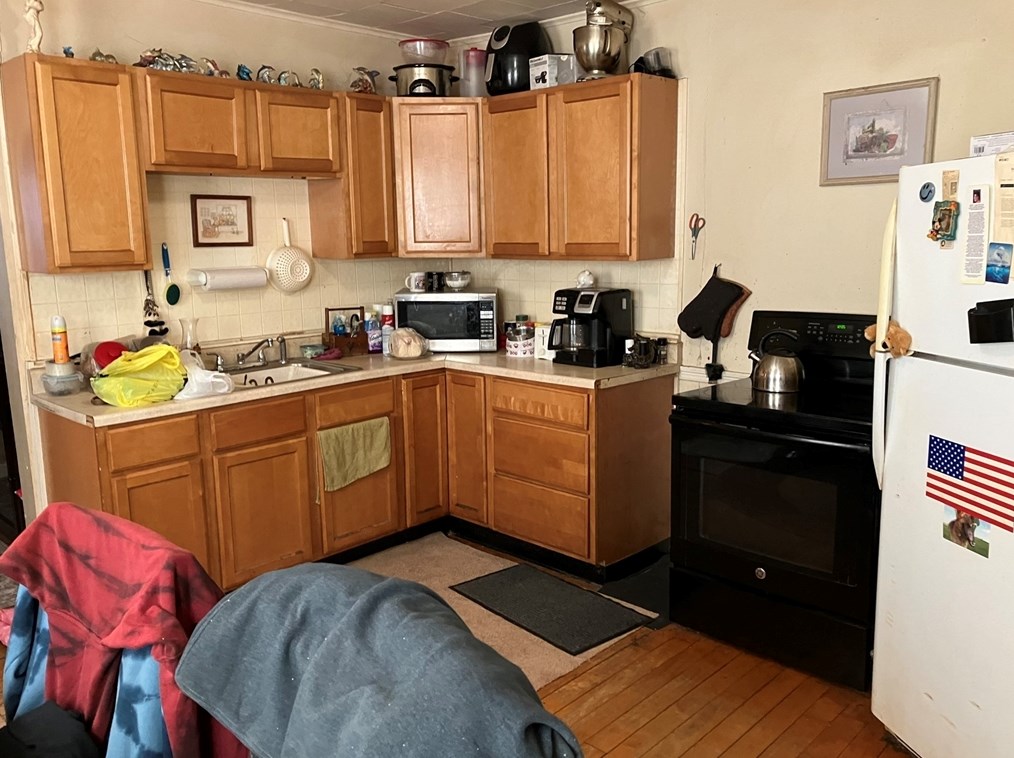 21 Whitcomb St, Webster MA  01570-2429 exterior