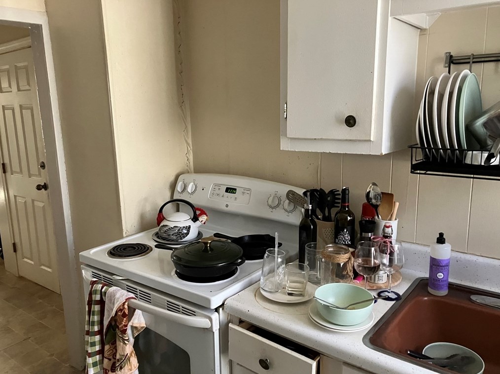 21 Whitcomb St, Webster MA  01570-2429 exterior