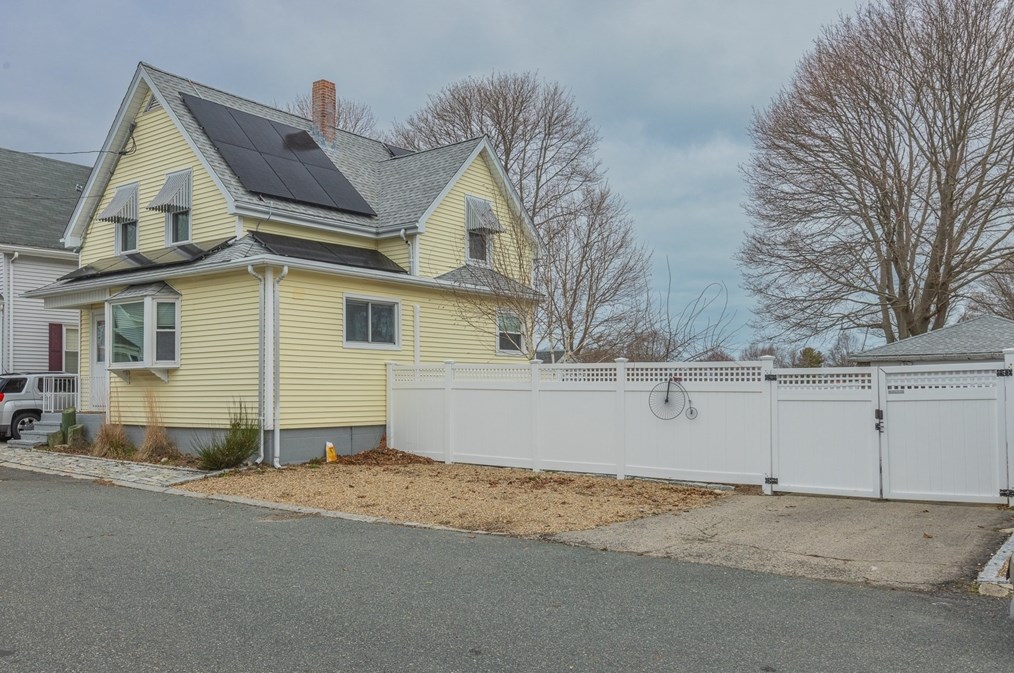 13 Harvard St, Gloucester MA  01930-2508 exterior