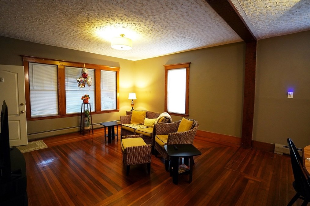 11 Main St, New Bedford MA 02743-2115 exterior