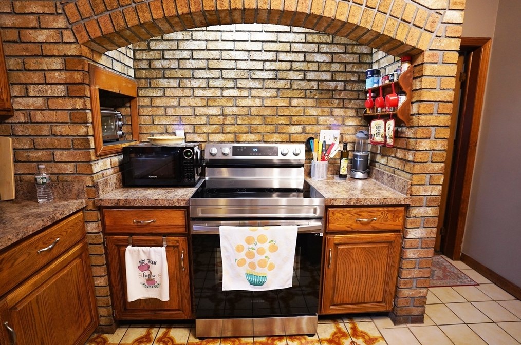 11 Main St, New Bedford MA 02743-2115 exterior