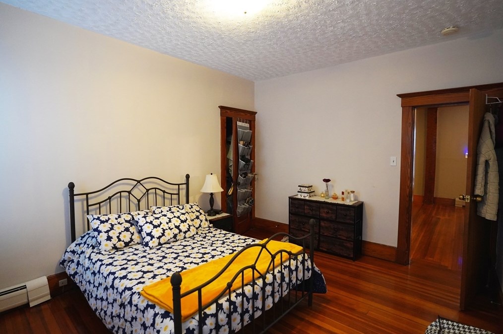 11 Main St, New Bedford MA 02743-2115 exterior