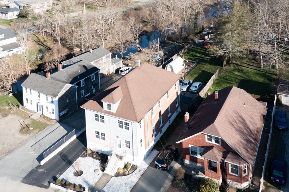 11 Main St, New Bedford MA 02743-2115 exterior