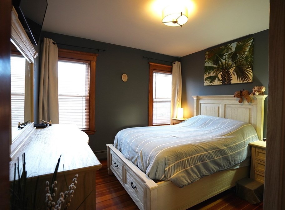 11 Main St, New Bedford MA 02743-2115 exterior