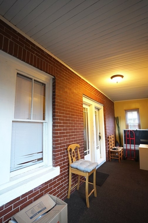 11 Main St, New Bedford MA 02743-2115 exterior