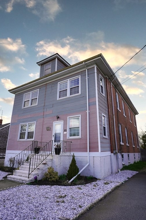 11 Main St, New Bedford MA 02743-2115 exterior