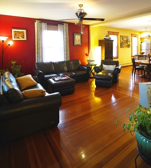 11 Main St, New Bedford MA 02743-2115 exterior