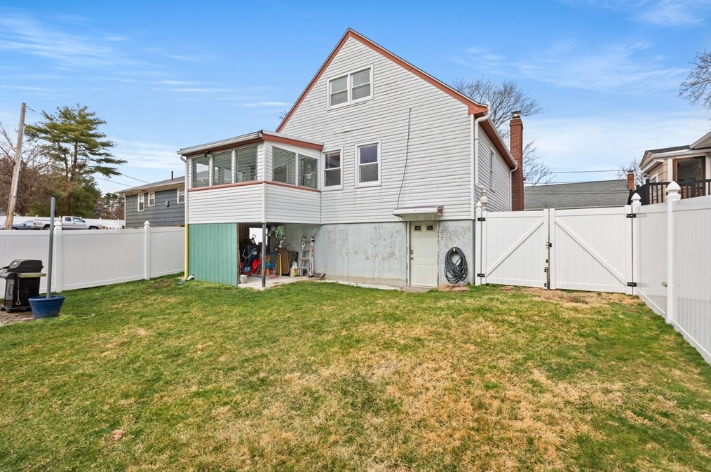 44 Tobin Rd, Boston MA  02132-6218 exterior