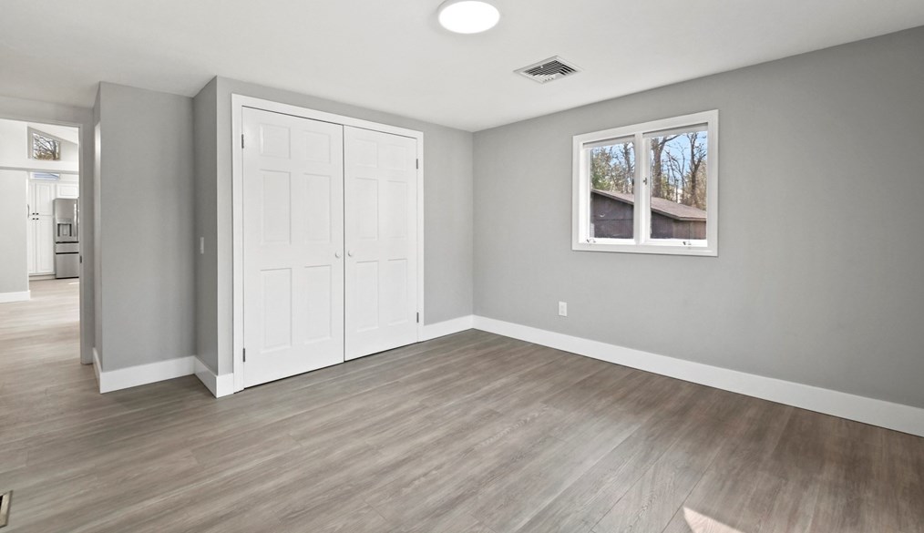 23 Lakeside Ave, Webster MA  01570-3590 exterior