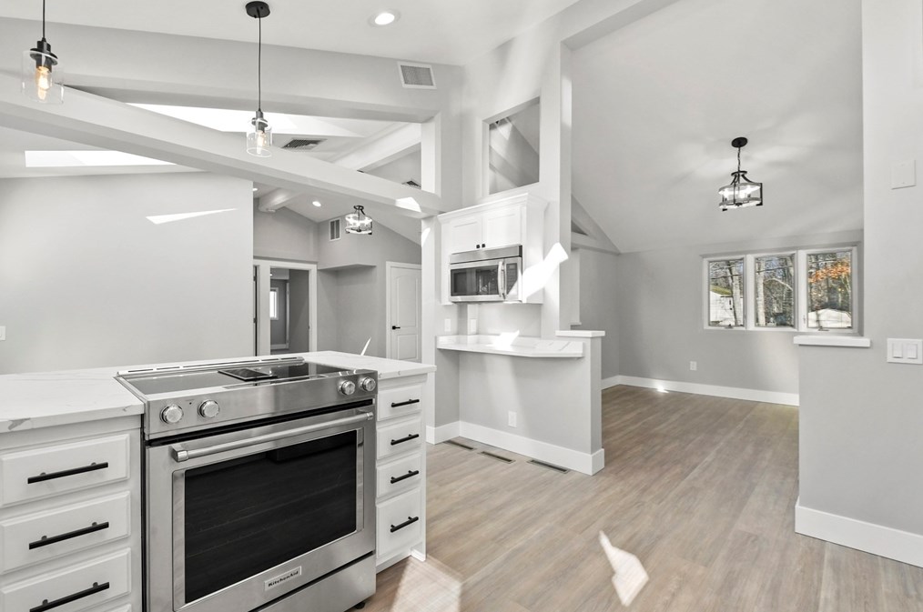 23 Lakeside Ave, Webster MA  01570-3590 exterior