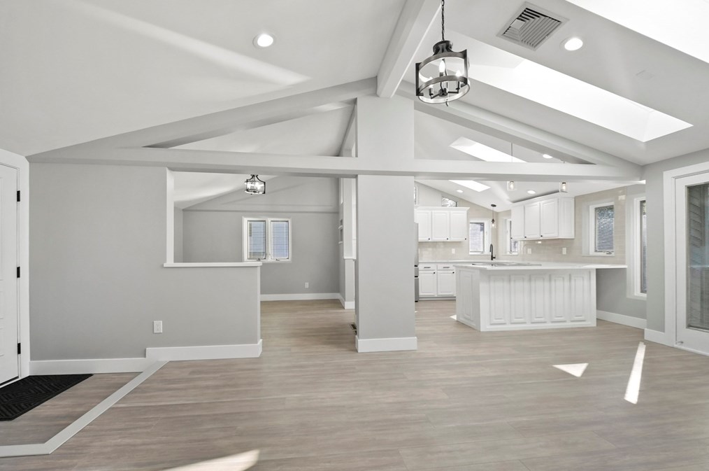 23 Lakeside Ave, Webster MA  01570-3590 exterior