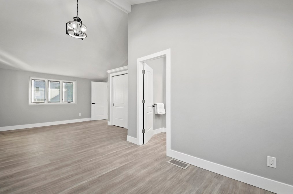 23 Lakeside Ave, Webster MA  01570-3590 exterior