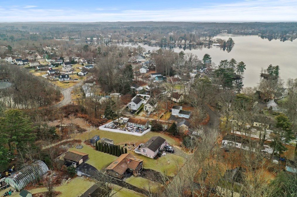 23 Lakeside Ave, Webster MA  01570-3590 exterior