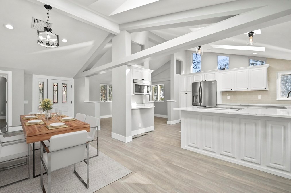 23 Lakeside Ave, Webster MA  01570-3590 exterior