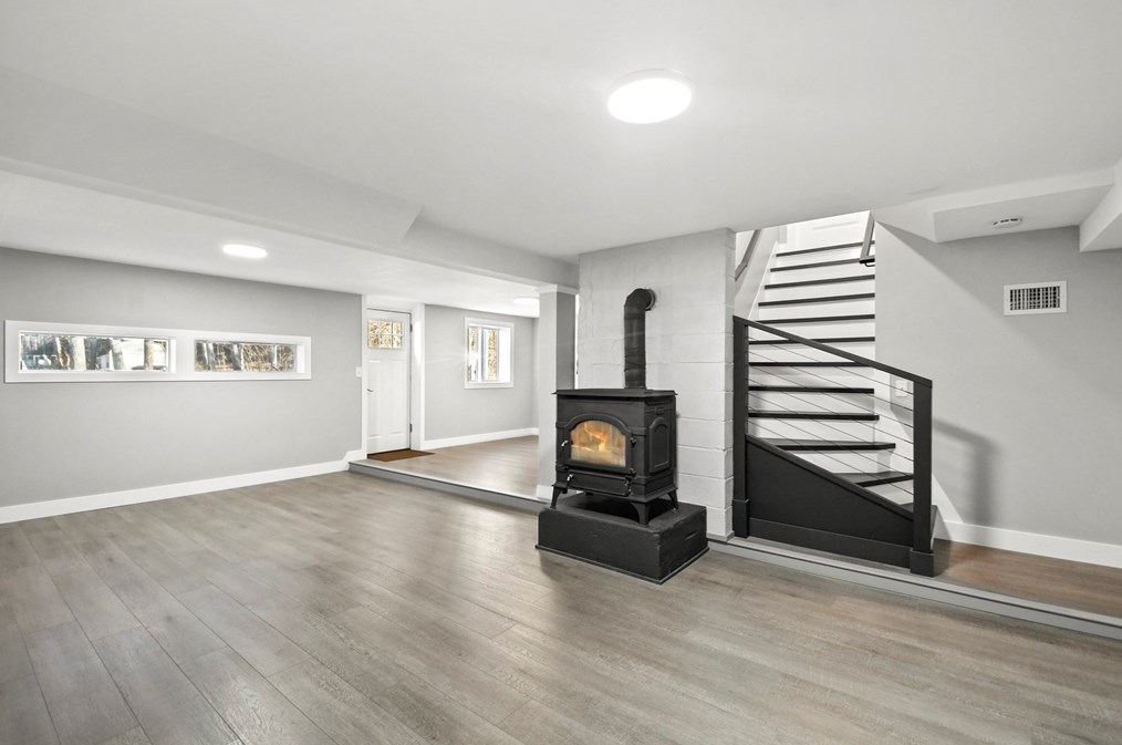 23 Lakeside Ave, Webster MA  01570-3590 exterior